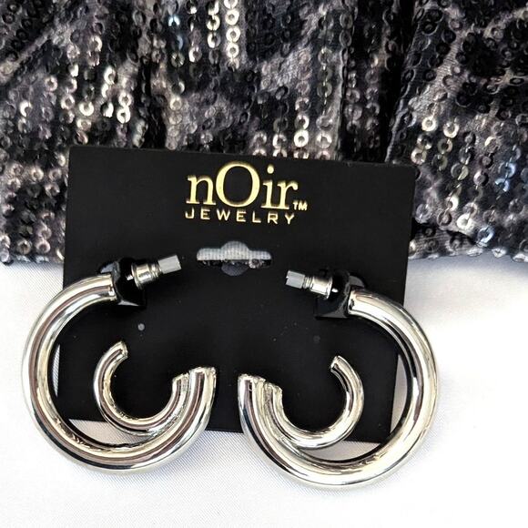nOir Jewelry Silver Double Hoop Chunky Earrings - Picture 4 of 4